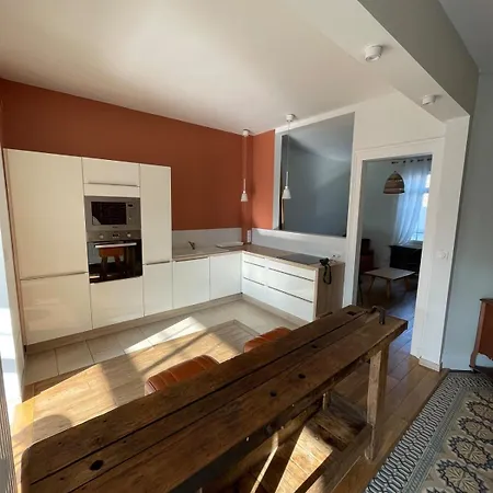 Cosette En Sandalette à Montreuil-sur-mer * Montreuil (Pas-de-Calais)